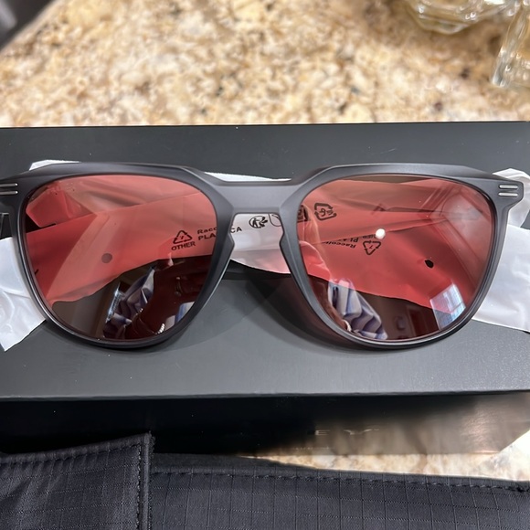 NIB Oakley Thurso Prizm Dark Golf Lenses, 
Matte Grey Smoke Frame w/ Case & Box - Picture 3 of 10
